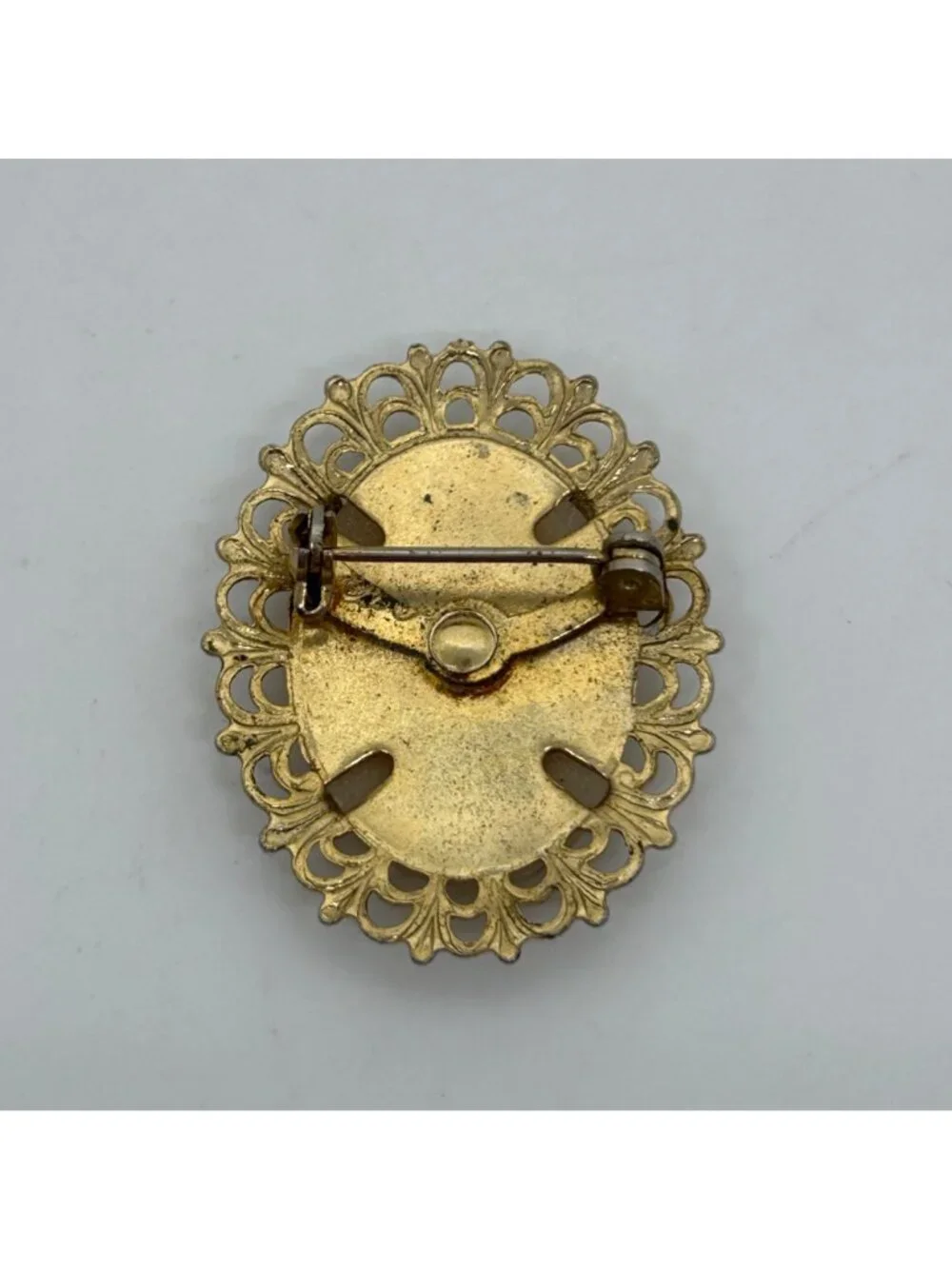 Vintage Oval Shell Cameo Brooch Gold Tone Filigree Frame Carved Portrait Pin